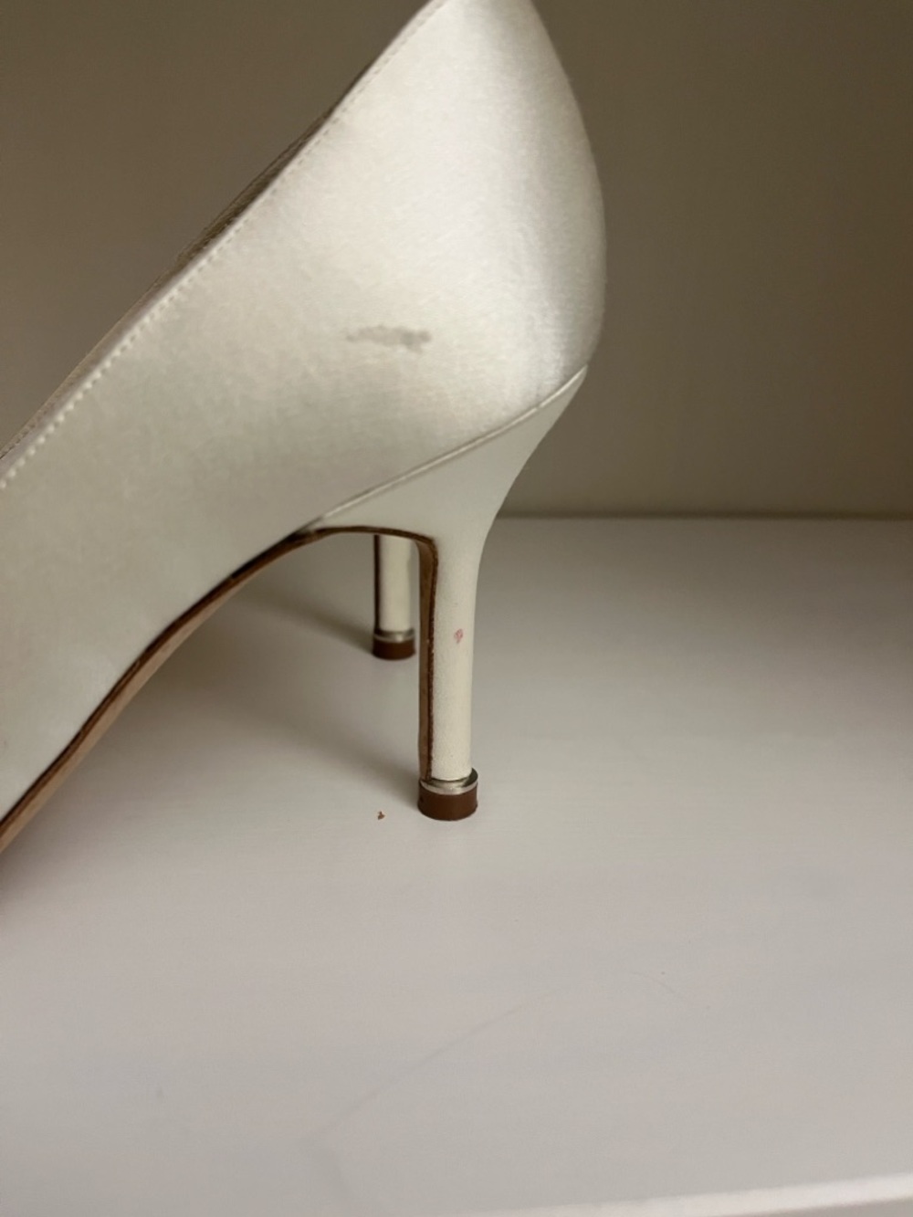 Manolo Blahnik Hangisi 90 Satin Pump with Blue Crystal Buckle 35.5 - Picture 10 of 15